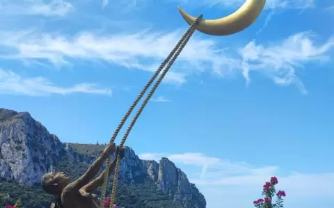 �Por la luna!