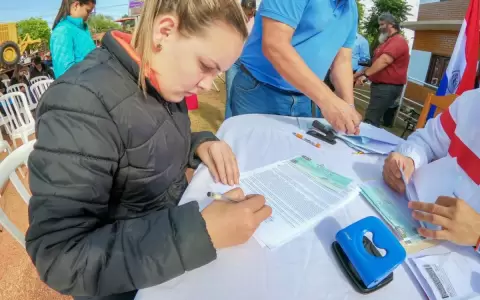 Universitarios de Mauricio Jos� Troche recibieron Becas Juventud 2022