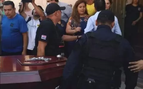 Ata�d de Osvaldo Villalba ingresa al penal del Buen Pastor