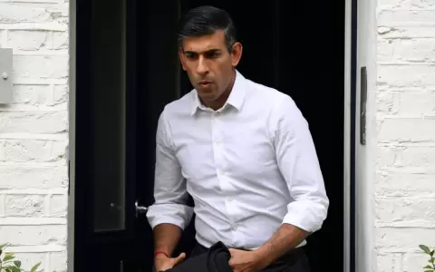 Boris Johnson se enfrenta al rechazo de los diputados tories, que apuestan por Rishi Sunak