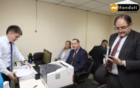 Zacar�as Ir�n y su esposa, presentes para audiencia preliminar