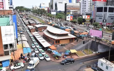 Ejecutivo anuncia reducci�n temporal de impuestos para rubros turismo y electr�nicos