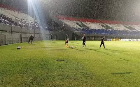 Intensa lluvia obliga postergaci�n de Resistencia vs. Olimpia