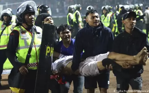Indonesia: al menos 125 muertos por violencia en partido de f�tbol