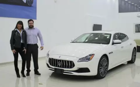 Foto de Celeste Amarilla junto a su Maserati causa revuelo en redes
