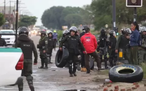 Tensi�n en Bolivia: a�slan a la regi�n de Santa Cruz con bloqueos en todas las rutas