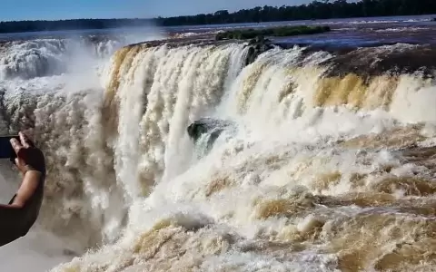 Cataratas: cierran el acceso a la Garganta del Diablo por la fuerte crecida de r�os