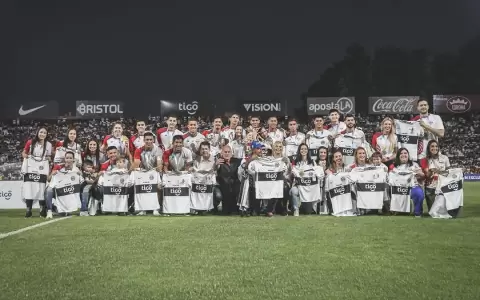Atletas olimpistas reciben homenaje por medallas en Asu2022