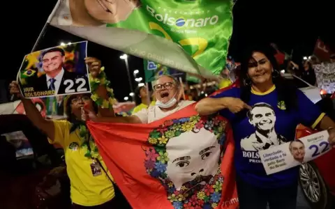La carrera de Lula y Bolsonaro por el voto femenino