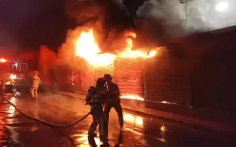 Terrible incendio consumi� 16 casillas en Ciudad del Este
