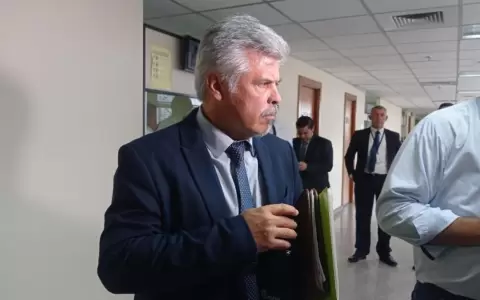 Juez proh�be a Giuzzio acercarse al ministerio del Interior y a la Senad