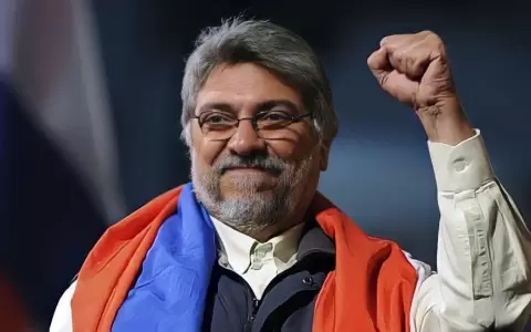 Lugo ya empez� a dar sus primeros pasos y eval�an extender permiso