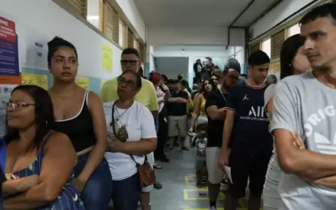 Elecciones en Brasil: largas filas en algunos centros de votaci�n por trabas con datos biom�tricos