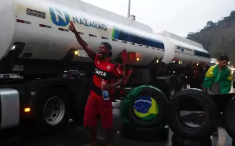 Supremo Tribunal de Brasil orden� despejar los 270 bloqueos de carreteras instalados por seguidores de Bolsonaro y la Polic�a prepara el operativo