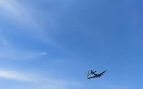 Dos aviones chocan durante exhibici�n a�rea en Texas