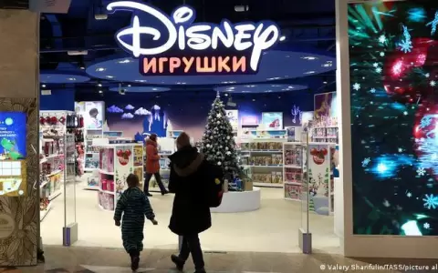 Disney clausura todos sus negocios en Rusia