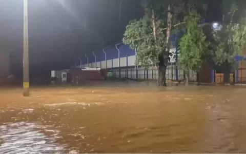 Comuna de Capiat� exige a supermercado destruir hormigonado por obstruir desag�e