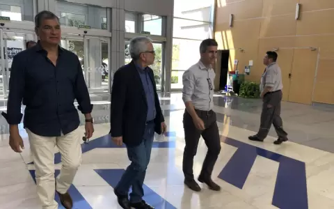 El exmandatario de Ecuador, Rafael Correa visit� al senador Fernando Lugo en el hospital