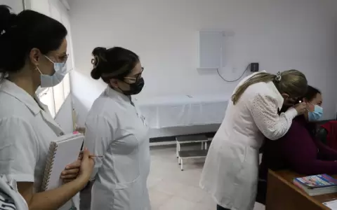 Realizan controles gratuitos de lunares, manchas y mucosas en el Hospital de Cl�nicas