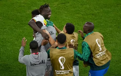Senegal deja al borde de la eliminaci�n al anfitri�n Qatar