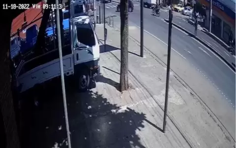 Accidente fatal: hombre fue atropellado al cruzar la ruta en Itaugu�