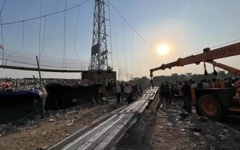 9 personas fueron detenidas por el derrumbe de un puente que dej� 134 muertos en India