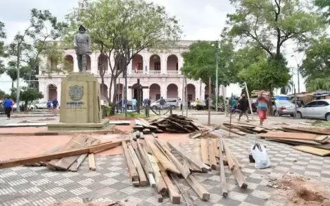 Senado aprueba apadrinar plazas capitalinas ante abandono total