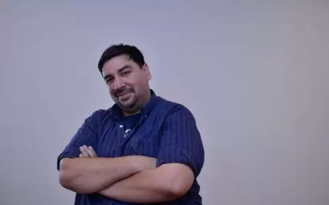 Sube a escena "El amigo del amigo de un amigo"