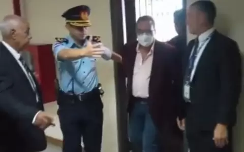 Esposado lleg� el ex gobernador de Central a tribunales