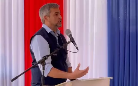 Marito viaja a Espa�a en medio de fuertes cr�ticas