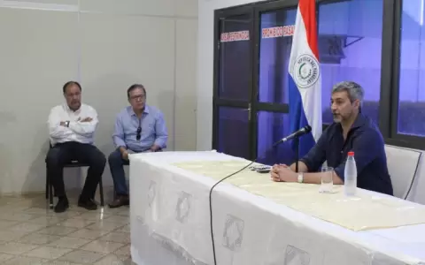 Por �tica, Fretes "deber�a pensar en renunciar", dice presidente Abdo Ben�tez