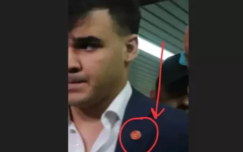 Caso Zapag: el llamativo pin rojo de Marcello Fretes que caus� debate en redes sociales