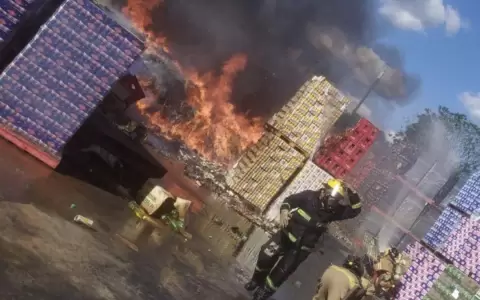 Intentan sofocar incendio de gran magnitud en Capiat�