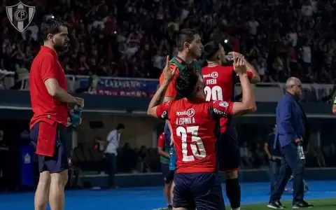 Cerro Porte�o gana y estira la definici�n hasta la �ltima fecha
