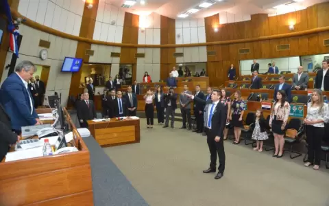 Diputado pidi� permiso y ya asumi� su suplente