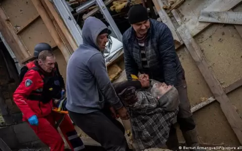Ucrania evac�a hospitales de Jers�n tras ataques rusos