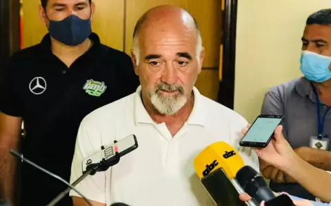 Camioneros exigen a Petropar baja de precio de combustible