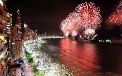 Reveillon a la brasile�a: vuelven multitudinarias fiestas de A�o Nuevo