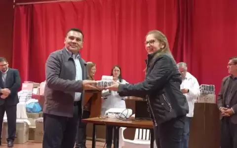 Alto Paran�: entregan antiparasitarios para 180 mil estudiantes