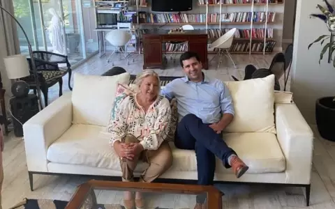 Sebasti�n Villarejo se reuni� con Lilita Carri�