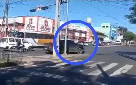 Conductor arrastra varios metros a agente de tr�nsito que le hizo un reclamo