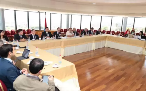 Destacan plan maestro de la Hidrov�a Paraguay-Paran� en mesa de trabajo