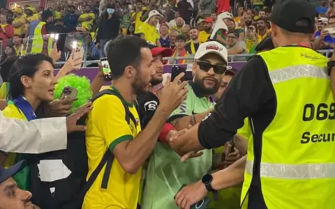 �Ins�lito! Hinchas de Brasil se tomaron foto con un falso Neymar