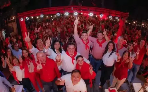 Al son de �chau Marito, Marito se va� cierran acto pol�tico de HC