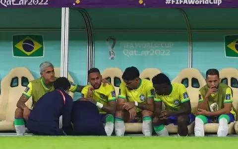 Alarma en Brasil: entre l�grimas, Neymar tuvo que dejar el campo