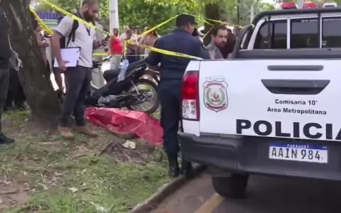 Militar perdi� la vida tras chocar con su moto por un �rbol