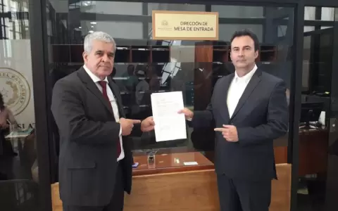Presentan nuevo proyecto que ayudar�a a pagar deudas del IPS
