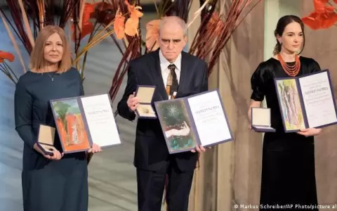 Activistas atacan a Rusia en ceremonia de entrega del Nobel