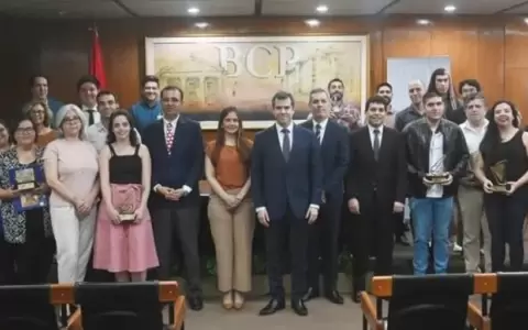 Recibieron sus premios los ganadores del concurso Arte y Cultura del BCP