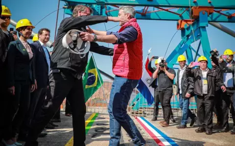 Abdo y Bolsonaro suspenden inauguraci�n de nuevo puente
